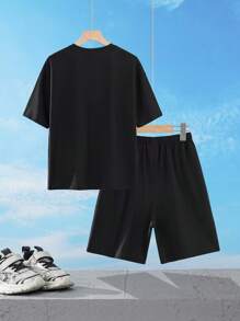 SUPERMAN X SHEIN 男童彩色裂纹字母与标志图案宽松落肩短袖 T 恤和短裤两件套，黑色，春夏 - 黑色 - 查看 3