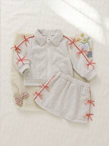 SHEIN Ensemble de 2 pièces pour bébé fille, veste à fermeture éclair avec décoration nœud 3D et jupe, tenue casual polyvalente adaptée pour le printemps, l'automne et l'hiver, pour un usage quotidien - Gris pâle - Voir 1