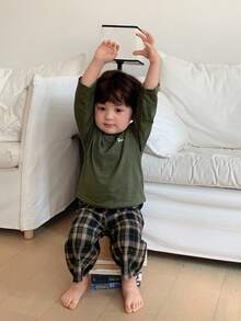DAZY Toddler Boys Casual Homewear Set - Round Neck Solid Color Short Sleeve T-Shirt & Plaid Long Pants - Green - View 4