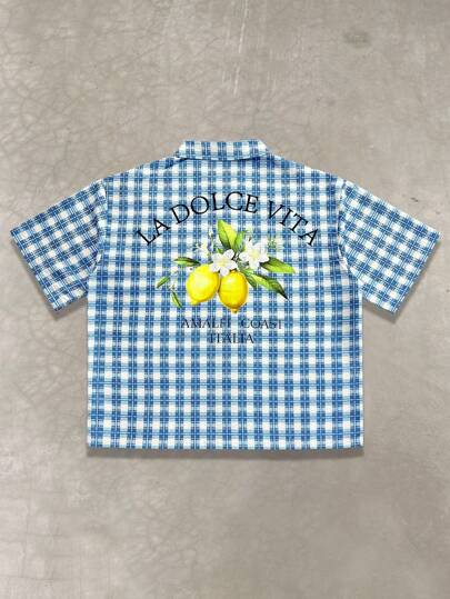 Street Life Camisa casual de manga corta con botón único y estampado de cuadrícula con letras para hombre