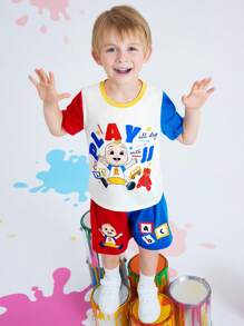 CoComelon X SHEIN 小男孩 2 件卡通可爱运动休闲风格蜡笔、玩具车、泰迪熊印花 T 恤和红蓝撞色字母印花短裤套装，适合春夏季和户外运动 - 藍色 - 查看 6