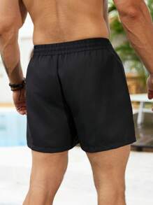 Manfinity Swimmode Quần short nam màu đen, chất liệu vải dệt, họa tiết nhiệt đới, kiểu dáng thường ngày, có dây rút và túi. - màu đen - Xem 2