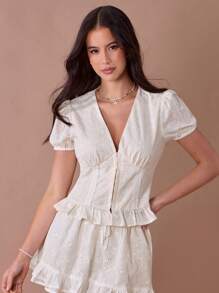 Enchnt 女式 V 领泡泡袖上衣，花卉刺绣和荷叶边下摆，时尚 - 白色 - 查看 3