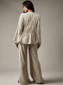 MISSGUIDED 优雅条纹褶饰腰部两件套服装，搭配长款灯笼袖、前系带荷叶边上衣和高腰阔腿裤，度假风