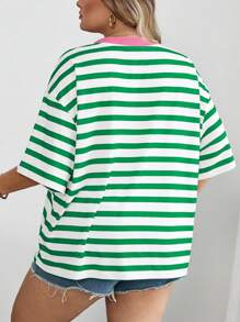 SHEIN CURVE+ Curves 大码/学校服装/返校服装/返校大码条纹休闲简约大码 T 恤适合夏季，带口袋大码 T 恤 - 彩色 - 查看 2