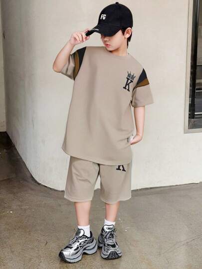 SHEIN 2pcs Tween Boy Casual Sporty Versatile Soft Comfy Patchwork Contrast Color Print Short Sleeve Crew Neck T-Shirt And Elastic Waist Shorts Set, Suitable For Spring, Summer, Autumn, Fit For Daily Wear, Outdoor Activities, School, Street Style, Party And Leisure
