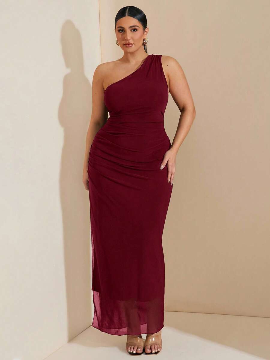 SHEIN BAE 女士大码服装 婚纱 伴娘礼服 派对礼服 约会礼服 节日礼服 大码女装 夏季 大码夏装，优雅节日派对礼服，生日礼服，情人节，缎面连衣裙，不对称露肩单肩连衣裙 大码夏装，不对称领口，褶皱腰侧开衩长款女装 - 酒紅色 - 查看 1