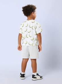 SUMWON Ensemble coordonné d'été pour enfants. T-shirt avec imprimé banane, shorts en jersey avec cordon de serrage. Tenue de plage décontractée pour les vacances. Confort toute la journée, coupe ample