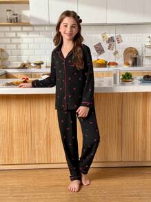 Snug Zone 少女樱桃印花泡泡褶皱纽扣衬衫和裤子套装，圣诞节 - 黑色 - 查看 5
