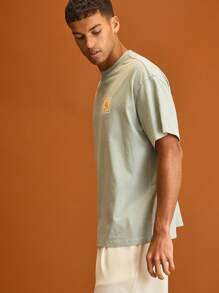 Musero Men Short Sleeve Oversized Graphic Chest Patch Detail Crewneck T-Shirt Spring Summer Wradrobe - Green - View 2