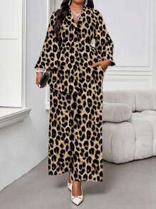 SHEIN Lady Conjuntos de vacaciones para mujer de talla grande, incluye prendas para primavera, verano, otoño e invierno, ideal para uso casual, elegante, de oficina, salida y vacaciones. Confeccionados en tejido con estampado de leopardo de colores, cuello en V, cinturón, manga larga.