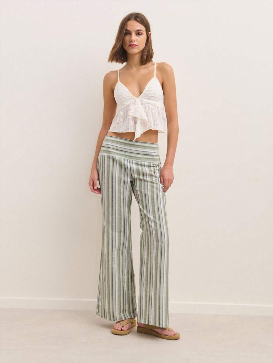 Nöista 条纹喇叭裤，腰部舒适弹力。无论是夏日、节日氛围，还是清爽的美式假日造型，都完美之选。柔软亚麻混纺面料。 - 橄欖綠 - 查看 1