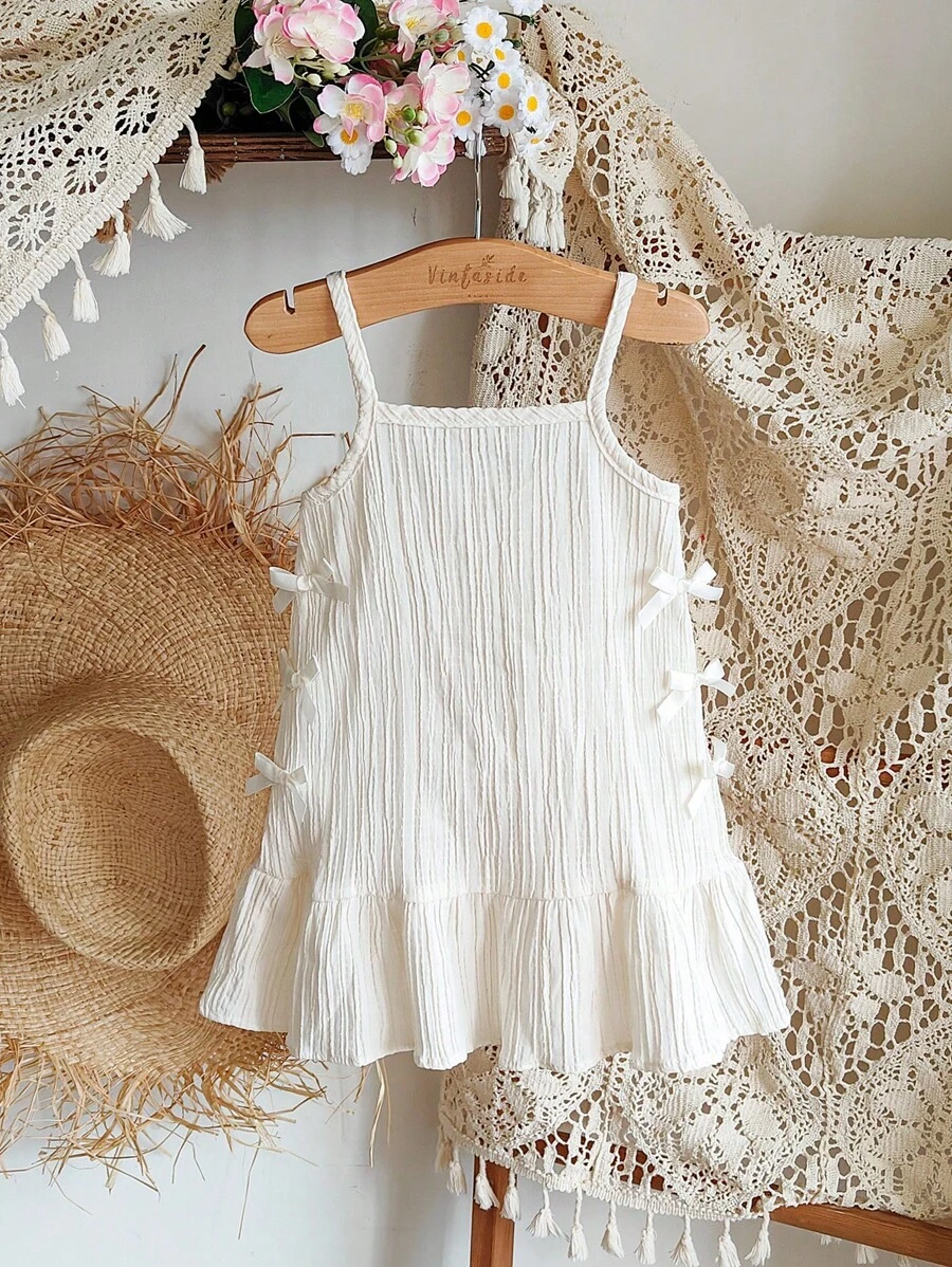 SHEIN Vintaside Kids 1 件装女婴无袖细肩带连衣裙，甜美淑女风格褶皱柔软材质蝴蝶结短款 A 字形荷叶边下摆连衣裙，适合日常、旅行、度假、百搭夏季新品的休闲装 - 杏色 - 查看 1