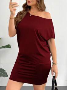 SHEIN Essnce 女士加大码夏季连衣裙。黑色休闲连衣裙，露肩连衣裙，单肩连衣裙，女士夏季连衣裙，休闲连衣裙，露肩连衣裙，黑色迷你连衣裙，外出连衣裙 - 酒紅色 - 查看 7