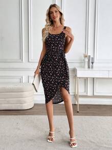 EMERY ROSE 女式波西米亚风黑色花卉印花中长款圆领裹身连衣裙。这款无袖针织面料连衣裙采用迷人的裹身下摆设计，非常适合休闲外出和夏季活动。花卉中长款连衣裙 女式中长款连衣裙 花卉夏季连衣裙 黑色花卉连衣裙 女式花卉连衣裙