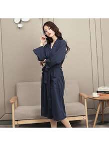 SHEIN 1 chiếc áo choàng tắm cùng kiểu dáng dành cho nam và nữ, áo choàng tắm dài đơn giản, áo choàng dài màu trơn dùng ở nhà, có thắt lưng - Đồ ngủ bằng polyester cổ chữ V thường ngày cho mọi mùa, đồ dùng phòng tắm, váy xông hơi spa sauna kilt - Màu xanh hải quân - Xem 8