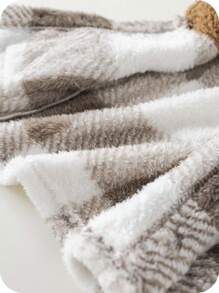 SHEIN Babyjongen Buffalo Plaid-patroon Teddyjas met capuchon zonder trui, voor Kerstmis