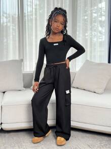 SHEIN 青少年女孩休闲针织高领长袖上衣和宽松工装口袋裤套装，非常适合秋冬街头穿着，周末休闲外出，母子装，青少年装，黑色青少年装，黑色工装裤套装，返校服装 - 黑色 - 查看 2