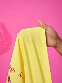 Slaydiva Betty Boop x SHEIN Talla grande Blusa de tirantes con letras y gráficos de dibujos animados de bloques de color, cuello redondo, temporada primavera/verano 2025 - Amarillo - Ver 7
