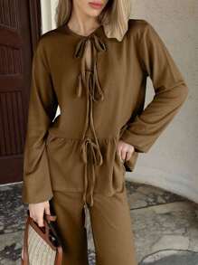 Cloudara 女士两件套服装，配有领带结