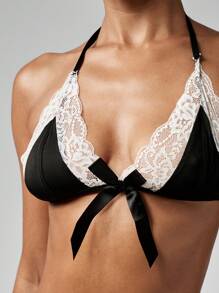 MISSGUIDED Delikat spetsunderkläder med BH-trosor och blombroderi, halterneck, justerbara hängslen, smekmånadskollektion, brudkläder, intima kläder - Svart och Vitt - Visa 4