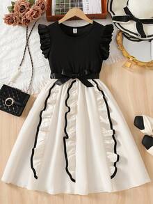 SHEIN 女童纯色针织拼接撞色荷叶边下摆休闲连衣裙 - 黑與白 - 查看 2