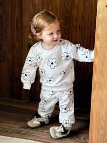 SHEIN Baby Girl 0-3 Years Old Autumn/Winter Casual Everyday Outing Black & White Floral Pattern Crew Neck Long Sleeve Sweatshirt + Pants 2pcs Outfit Set - Apricot - View 1