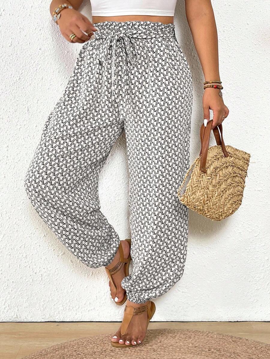 SHEIN Frenchy 大码女式几何印花系腰宽松哈伦裤 - 白色 - 查看 1