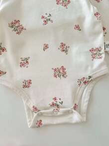 SHEIN Bộ áo liền quần dài tay họa tiết hoa nhí thoải mái cho bé gái sơ sinh, gồm áo khoác và quần màu trơn, thích hợp cho mùa thu đông. - Hồng - Xem 3