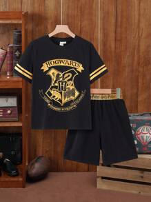 HARRY POTTER X SHEIN Tween Boy Four Houses 金色图案黑色休闲运动百搭短袖 T 恤和宽松短裤套装 - 黑色 - 查看 3