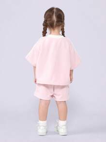 SUMWON طقم تي شيرت أكمام قصيرة مشترك مع شارة والأرقام الجامعية، قطعة صيفية ناعمة كاجوال مريحة تي شيرت وشورت، طقم أساسي للموضة للفتيات - وردي - مشاهدة 2