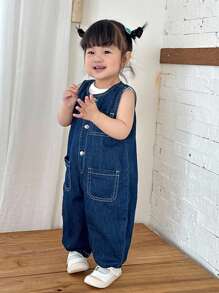 SHEIN 女婴多口袋纽扣装饰休闲宽松牛仔背带裤 - 深色水洗藍 - 查看 7