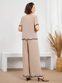 Miaspire Lässiger Khaki-Outfit, mit Stickerei- und Bordüren-Dekorationselementen, 2-teiliges Hemd & Hose Set, Vintage-Kleidung für Frauen, Old Money Stil für Frauen, Lehreroutfit für Frauen, Flughafen-Outfit für Frauen, Zweiteiler Hosen Set für Frauen, 2-teiliges Lässig Set für Frauen, Bluse und Hose Set für Frauen, Top und Hose Set für Frauen, Zweiteiler Outfit für Frauen