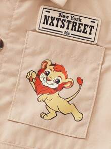 SHEIN Playful Pals 男婴休闲实用口袋翻领连体衣，舒适时尚，适合春夏季外出、旅行、生日派对照片