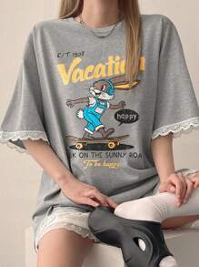 DAZY T-shirt ample pour femmes avec motif de dentelle contrastée imprimé, t-shirts graphiques, enseignante - Gris - Voir 1