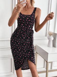 EMERY ROSE 女式波西米亚风黑色花卉印花中长款圆领裹身连衣裙。这款无袖针织面料连衣裙采用迷人的裹身下摆设计，非常适合休闲外出和夏季活动。花卉中长款连衣裙 女式中长款连衣裙 花卉夏季连衣裙 黑色花卉连衣裙 女式花卉连衣裙