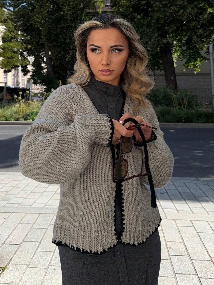 Jeta Ari Áo khoác cardigan dài tay thắt nút phía trước họa tiết tương phản cho nữ - Xám - Xem 1