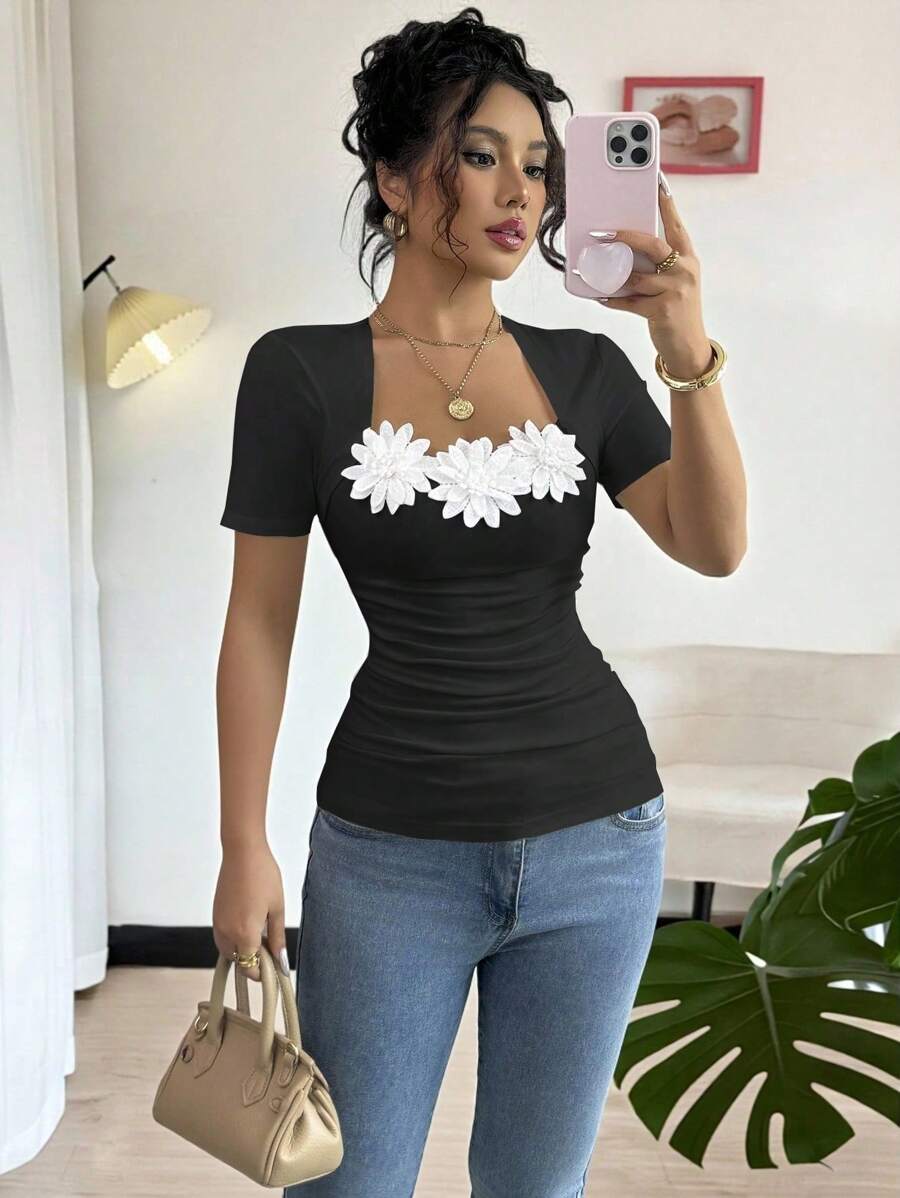 Elenzga 女式纯色 3D 花朵装饰 U 领褶饰腰部短袖 T 恤 - 黑色 - 查看 1