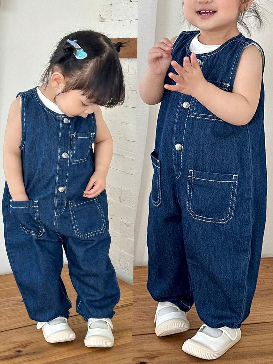 SHEIN 女婴多口袋纽扣装饰休闲宽松牛仔背带裤 - 深色水洗藍 - 查看 1