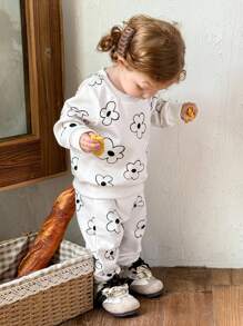 SHEIN Baby Girl 0-3 Years Old Autumn/Winter Casual Everyday Outing Black & White Floral Pattern Crew Neck Long Sleeve Sweatshirt + Pants 2pcs Outfit Set - Apricot - View 6