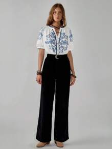 Florisole Camisa Curta de Manga Curta Branca Solta com Bordado e Impressão de Totem Vintage Boho para Mulheres - Azul e Branco - Visão 5