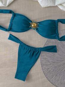 Swim Basics Conjunto de bikini con tazas triangulares de unicolor y decoración de impresión metálica - Azul - Ver 1