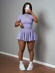 Slaydiva 新款春夏休闲基础款运动风T恤，简约圆领短袖设计，两侧褶裥短款T恤搭配前后短款中长伞裙，浅灰色罗纹针织面料。女士加大码两件套，薰衣草色两件套，紫色两件套，薰衣草色套装，女士短裙套装，两件套裙装，返校季必备 - 紫色 - 查看 4