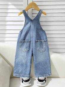 SHEIN Baby Boys Fall And Winter Street Style Distressed Casual Soft Cute Blue Denim Letter Patch Flap Pocket Loose Fit Baggy Jeans Overalls Romper ,New Product,For Kids Fall/Winter Clothes,Boys Back To School Clothes,Baby Streetwear Outfits