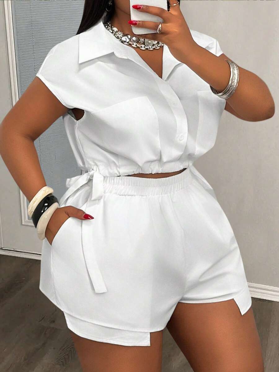 Slaydiva Bộ trang phục thường ngày kiểu miền Tây cho nữ cỡ lớn, đa năng cho mùa xuân/hè, gồm áo sơ mi thắt eo màu trơn thanh lịch và quần short thoải mái. - trắng - Xem 1