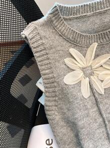 SHEIN PETITE Ladies' New Spring And Summer Elegant Casual Temperament Versatile Gentle Design Unique Three-Dimensional Flower Knitted Vest Sleeveless Camisole Women's Vest Top (Random Flowers)