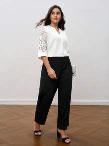 SHEIN Clasi Talla grande Blusa con encaje en contraste de cuello notch