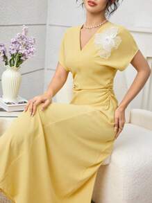 Yasmyna 奶油黃蝙蝠袖抓皺腰夏季洋裝，附3D裝飾 - 黃色 - 查看 1