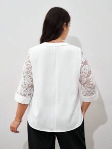 SHEIN Clasi Talla grande Blusa con encaje en contraste de cuello notch