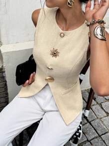 Siren Gaze 老钱风格女教师着装：性感粗花呢无袖上衣，腰部开衩，饰有金属配件；女士圆领单排扣时尚上衣，饰有金属太阳装饰；杏色粗花呢无袖开衩套装上衣；内搭秋季外套。 - 白色 - 查看 1